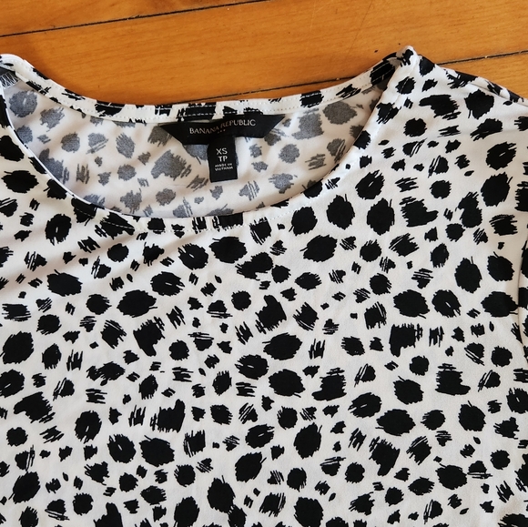 Banana Republic black and white spot shirt, size xs - Picture 2 of 6